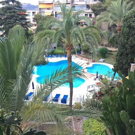 Swimmingpool+Sea Lejlighed
